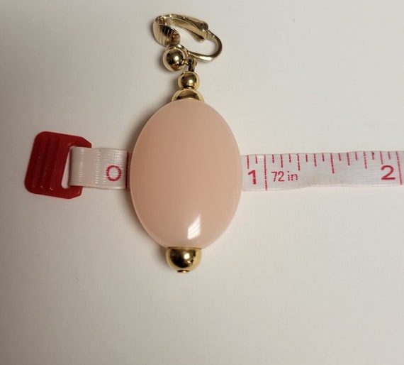 Vintage Trifari pink plastic drop clip earrings - image 8