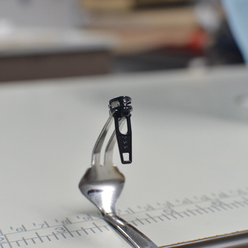 Zipper Tape Jig Tool made from a Fork Hands Free Zipper Etsy.de