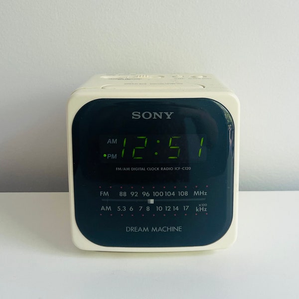 1980s Vintage Sony Dream Machine AM/FM alarm radio clock retro electronics