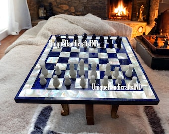 Handgefertigter Marmor Schachtisch: Lapis Lazuli & Perlmutt Inlay