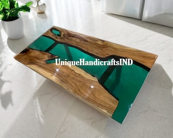 Tavolino epossidico con resina verde trasparente River Arts Mobili fatti a mano in legno naturale per l'arredamento del giardino