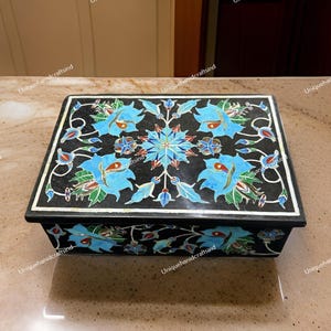 Handgemachte Schmuckschatulle aus schwarzem Marmor - Türkis-Inlay - Florale Steinkunst - Luxus-Aufbewahrungsbox - Einzigartiges Geschenk für Sie