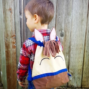 Horse drawstring backpack