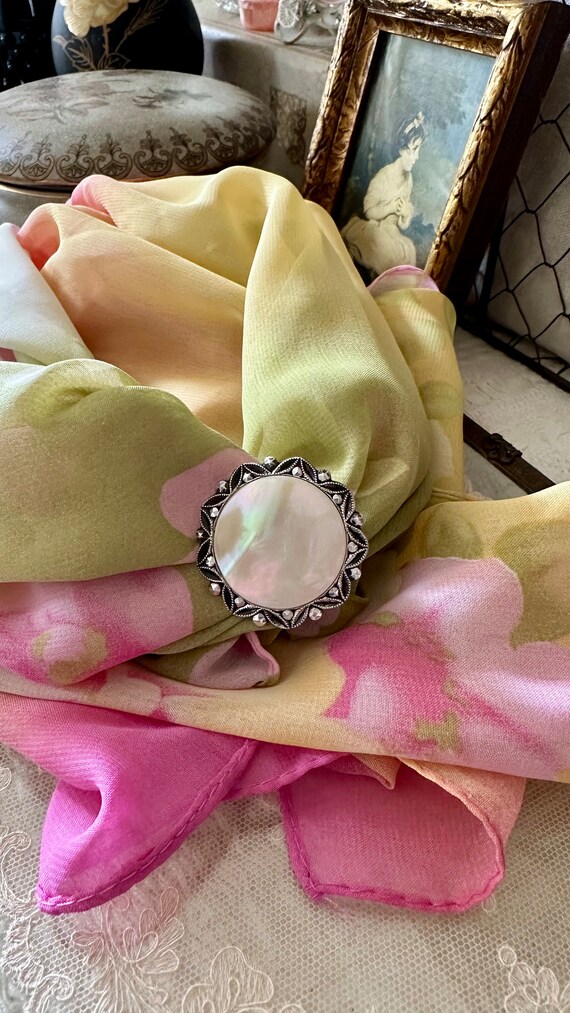 Vintage Mother of Pearl Scarf Clip - Round Ornate… - image 4