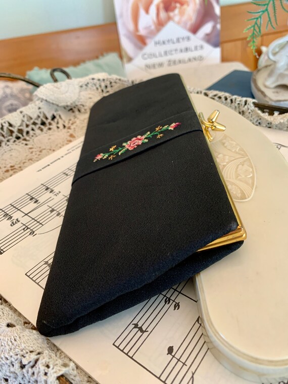 Vintage Clutch Purse - Kiss Latch - Long Slender … - image 2