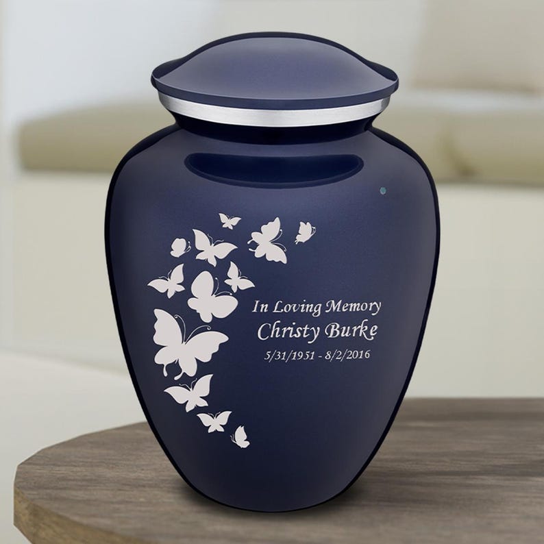 Urna pequeña personalizada con forma de mariposa para cenizas humanas / Urnas de cremación grabadas a medida | 20 kg imagen 1
