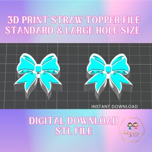 Op de afbeelding: Twee 3D-geprinte turquoise blauwe strik strooiseltoppers. De strikken zijn ontworpen voor standaard en grote gatenmaten. De afbeelding bevat de tekst "3D PRINT STRAW TOPPER FILE STANDARD & LARGE HOLE SIZE INSTANT DOWNLOAD DIGITAL DOWNLOAD STL FILE"