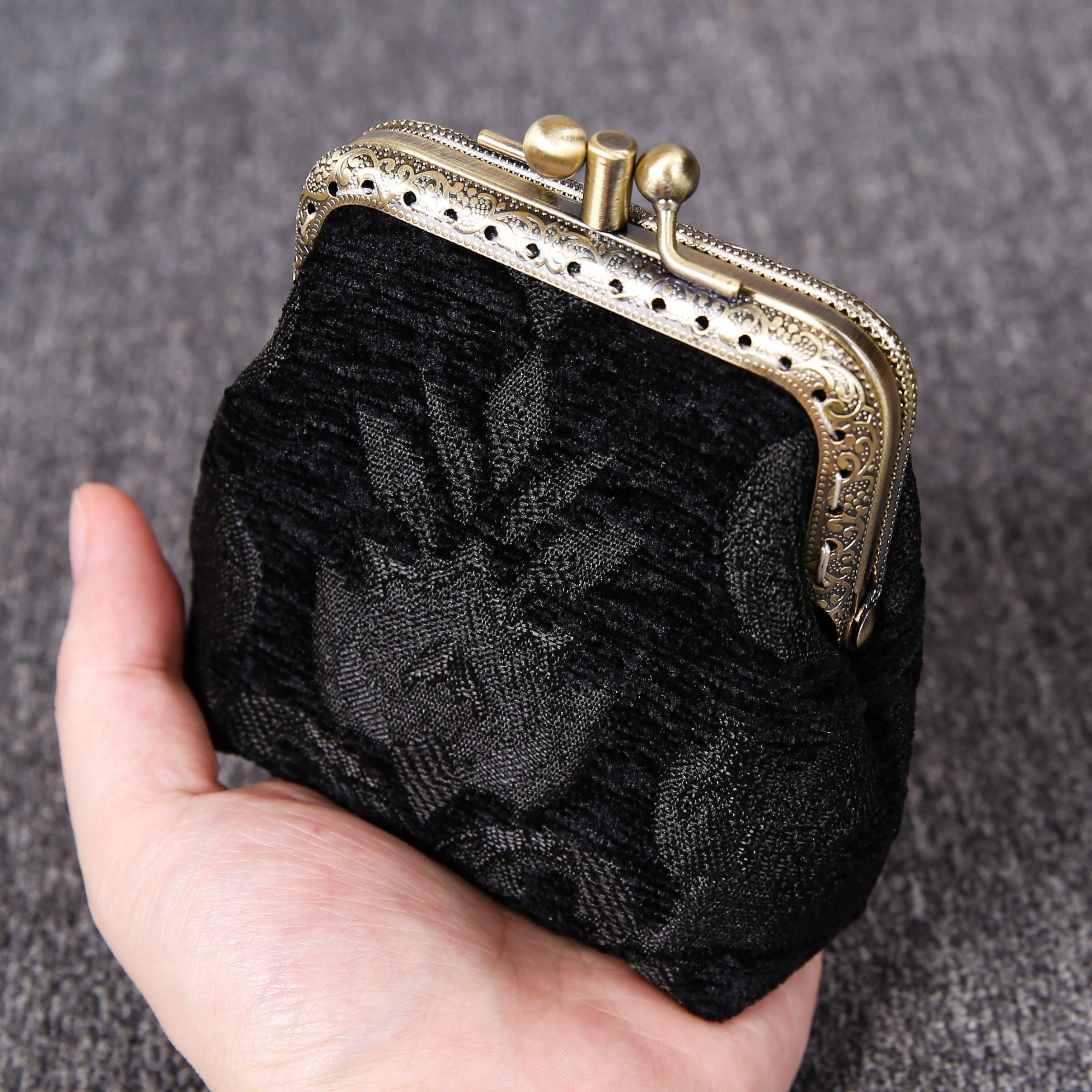 Classic zipped coin purse - Lambskin & black metal, turquoise — Fashion