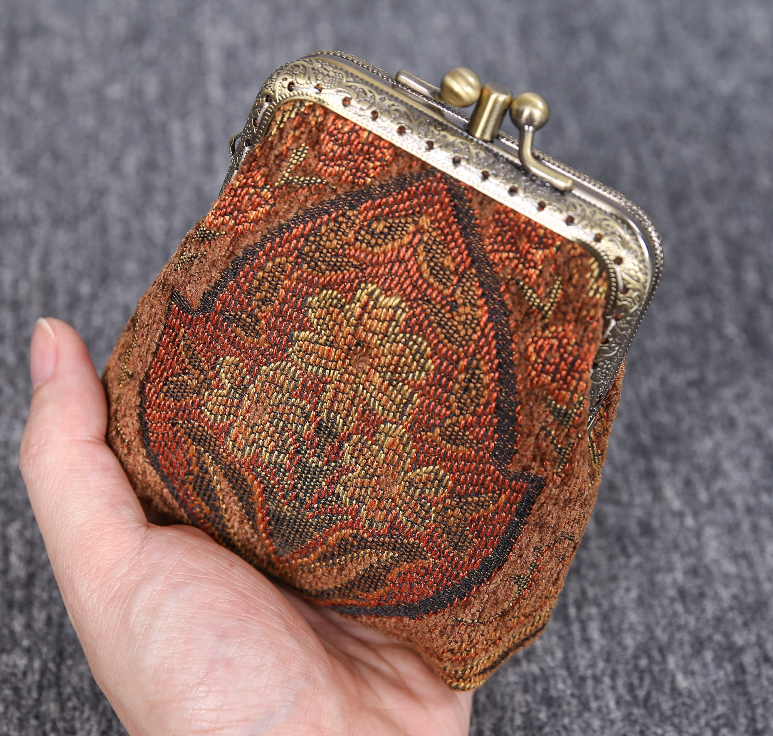 Handmade Embossed Leather Coin Purse * Kiss Lock Coin Purse * Vintage Style Coin Bank * Gifts for Her