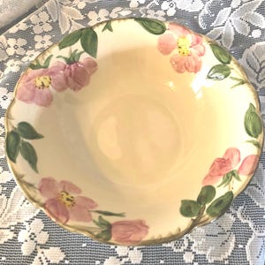 Franciscan, Interpace; Desert Rose pattern, Round Serving Bowl with Scalloped Rim. Vintage, between 1972-1974. Hand-Decorated.