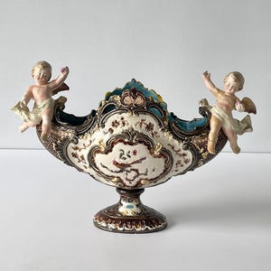Large Art nouveau Majolica planter. B.U. besetzlich Geschützt Jugendstil. Art Deco outer pot. Flower pot gem with angels. Austria or Germany