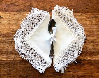 Vintage Set of 2 Women's White Linen Handkerchief White Crochet Trim White Wedding Bridal Handkerchief Bridal Shower Favor Hankie Hanky