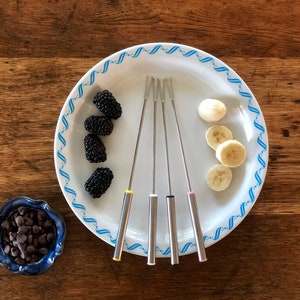 Set of 4 Vintage Retro Stainless Steel Fondue Forks Skewers Metal Handles Colored Ends Chocolate Cheese Fondue Swiss Fondue Lover Chef Gift