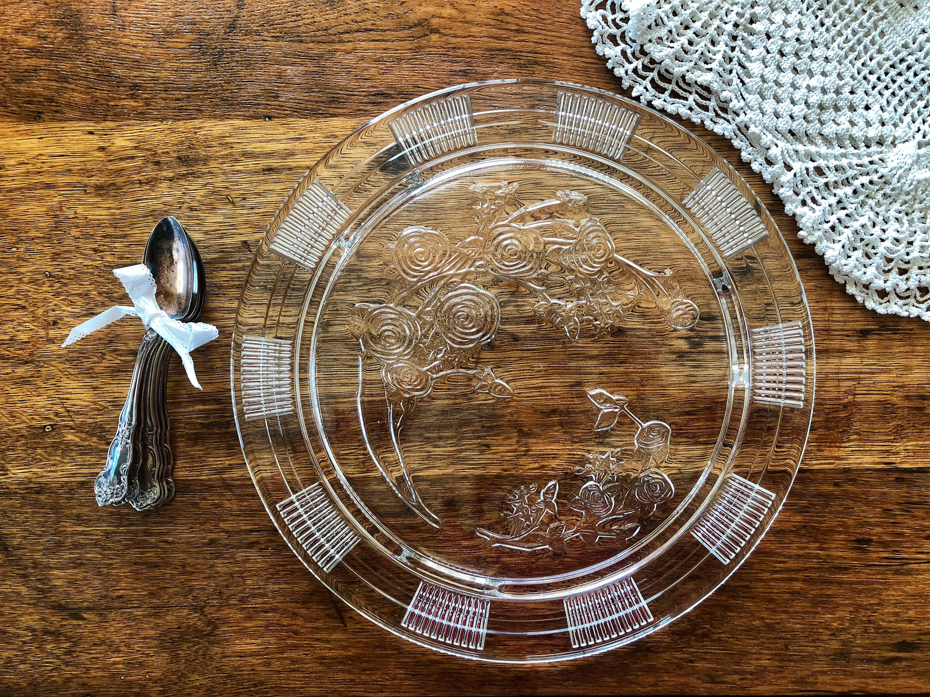 Clear cake plates top