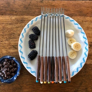 Vintage Oneida Stainless Japan Fondue Forks Set of 9 Wood Handles Colored Ends Retro Fondue Forks Set Fondue Forks Fondue Lover Gift
