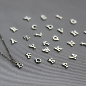 Mini collar inicial de plata