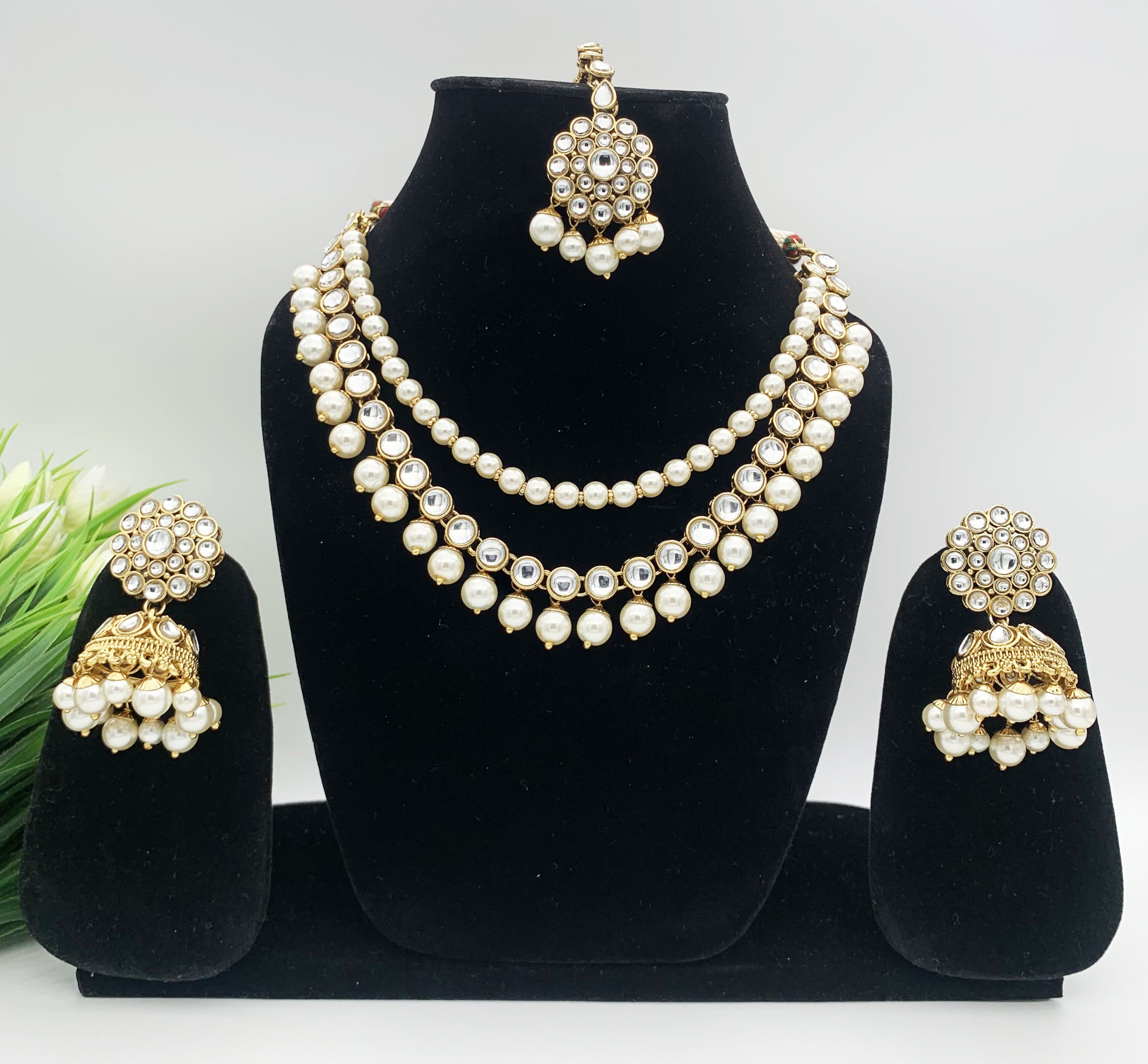 Uncut Kundan Necklace With Pearls 