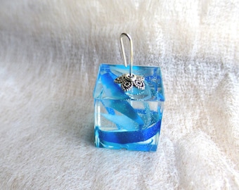 Cube pendant in inclusion resin