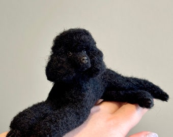 Black poodle sculpture, 16 cm