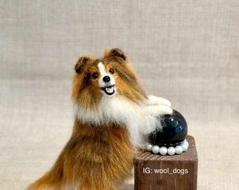 Shetland sheepdog sculpture with wooden stand, 13 cm/5.2 inches