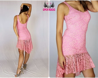 Roze kanten kleding, De kleding van de dans voor praktijk Latijnse dansen, Korte kleding met kantflounce, Asymmetrische kleding voor Latijns-Amerikaan