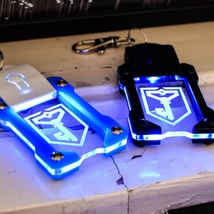Llavero resistente a la entrada LED de siete colores, multimodo, recargable por USB