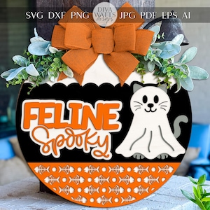 Colgador de puerta redondo de gato espeluznante de Halloween felino SVG / Archivo de letrero cortado con láser de gato fantasma / Archivo cortado con láser de decoración de porche de Halloween Glowforge xTool SVG