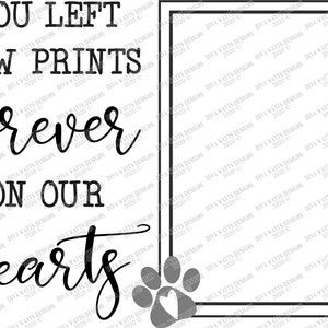 Może przedstawiać: Czarno-biała grafika z tekstem "You left paw prints forever on our hearts". Czarna ramka otacza puste miejsce na zdjęcie. Szary odcisk łapy z sercem w środku znajduje się w prawym dolnym rogu.