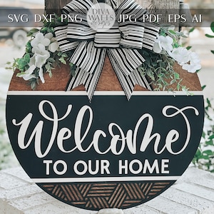 Benvenuti a casa nostra appendino per porta SVG - File tagliato al laser a strati rotondi per decorazioni fai da te per la casa, modello di cartello da fattoria, appendino per porta geometrico svg