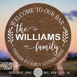 Willkommen in unserer Bar SVG Anpassbare SVG für Familie svg Willkommen svg für Türhänger Bar Decor svg Fertigen Sie Ihr eigenes Zeichen svg Bar Zeichen svg