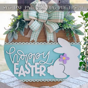 Hoppy Easter Bunny Door Hanger SVG – File rotondo tagliato al laser per decorazioni primaverili per la casa, modello fai da te per cartelli pasquali, Glowforge e Xtool Sign svg