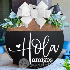Hola Amigos SVG Round Door Hanger Laser Cut File Spanish Welcome Sign Farmhouse Porch Decor Modern Script Digital Download