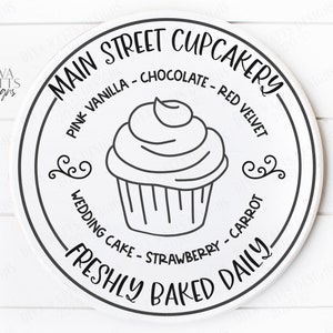 SVG | Main Street Cupcakery | Arquivo de corte | Baking Co | Fresh Baked | Estêncil de vinil HTV | DXF | Placa de círculo redondo de casa de fazenda | Cupcakes | ai