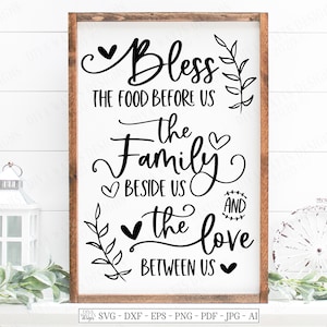 SVG | Bénissez la nourriture qui nous attend, la famille à nos côtés et l'amour entre nous | Fichier de découpe | Enseigne de cuisine rustique de ferme dxf eps | Cricut