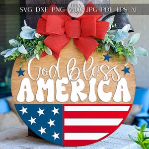 Appendino per porta "Dio benedica l'America" in formato SVG / File SVG con cartello rotondo patriottico / File digitale tagliato al laser per il 4 luglio / Compatibile con Glowforge xTool
