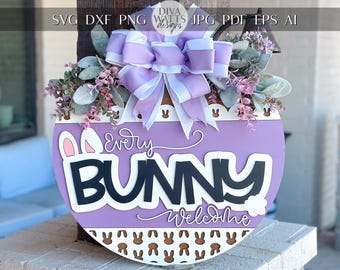 Pode incluir: Pendurador de porta de coelho roxo e branco com um laço e o texto "Every Bunny Welcome".