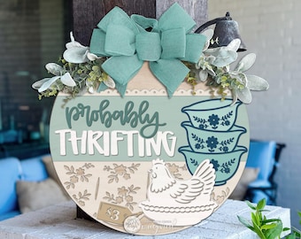 Colgador de puerta redondo SVG Probablemente de segunda mano Letrero de gallina de vidrio Grandma Core Cottagecore Grandmillennial Decoración de entrada de porche