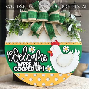 Willkommen, wir sind alle eingespannt SVG | Lustige Huhn Türschild Laser Cut Datei | Rustikales Schild für Glowforge & Xtool