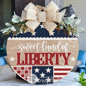 Rund dörrhängare SVG Sweet Land Of Liberty Patriotiska ytterdörrskylt SVG USA Verandadekor Laserskuren fil Djärv entréuttalande
