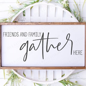 SVG | Freunde und Familie versammeln sich hier | Plotterdatei | Bauernhaus Zeichen | Willkommen | Vinyl Schablone HTV | png eps jpg pdf | Küche Esszimmer
