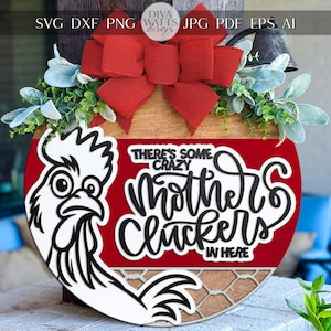 Lasergesneden deurhanger SVG | Moeder Cluckers SVG-teken | Grappige boerderij kip rond bordbestand | Glowforge xTool DIY-houtdecor