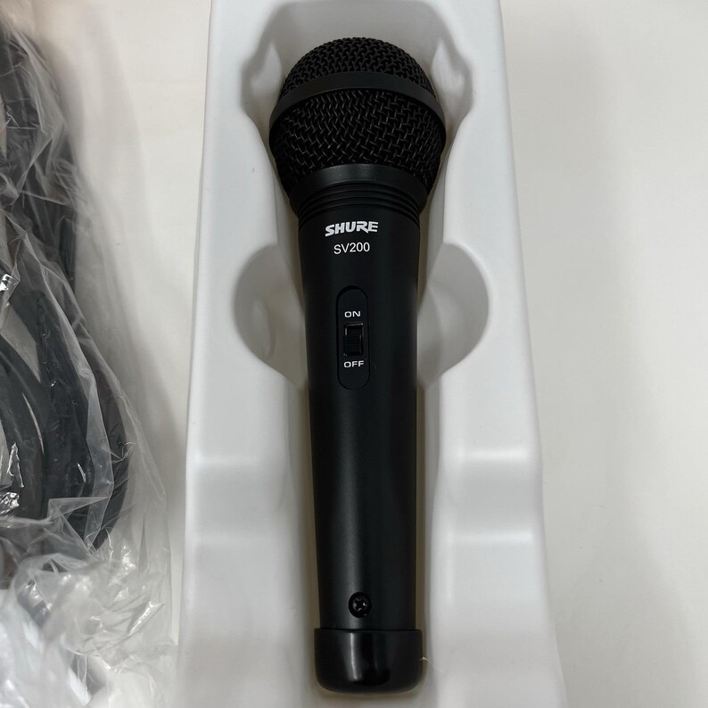 Shure SV200 Vocal Microphone with On/Off Switch, 15ft XLR Cable, Pouch & Clip image 4