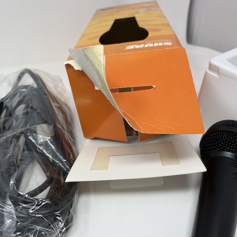 Shure SV200 Vocal Microphone with On/Off Switch, 15ft XLR Cable, Pouch & Clip image 9