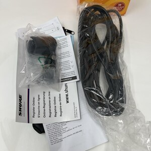 Shure SV200 Vocal Microphone with On/Off Switch, 15ft XLR Cable, Pouch & Clip image 6