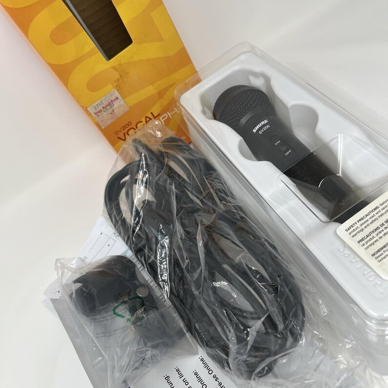 Shure SV200 Vocal Microphone with On/Off Switch, 15ft XLR Cable, Pouch & Clip image 3