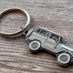 FJ40 Land Cruiser Metal Keychain: Antique Silver Finish