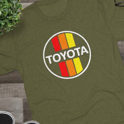 T-shirt Uomo Parodia Toyota Tacoma Tundra 4Runner, Effetto Bandiera Invecchiato, Nera, Manica Corta, Cotone, Marca Tultex - Foto 2