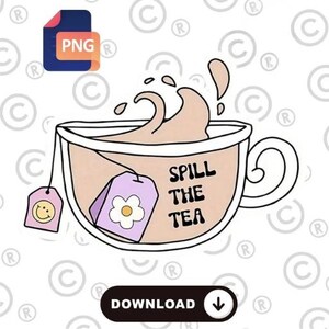 Puede incluir: Ilustración digital de una taza de té con la frase "SPILL THE TEA". La taza es beige con un asa y una bolsita de té con un diseño floral. También hay una segunda bolsita de té con una carita sonriente. Un icono de archivo PNG está en la esquina superior izquierda.