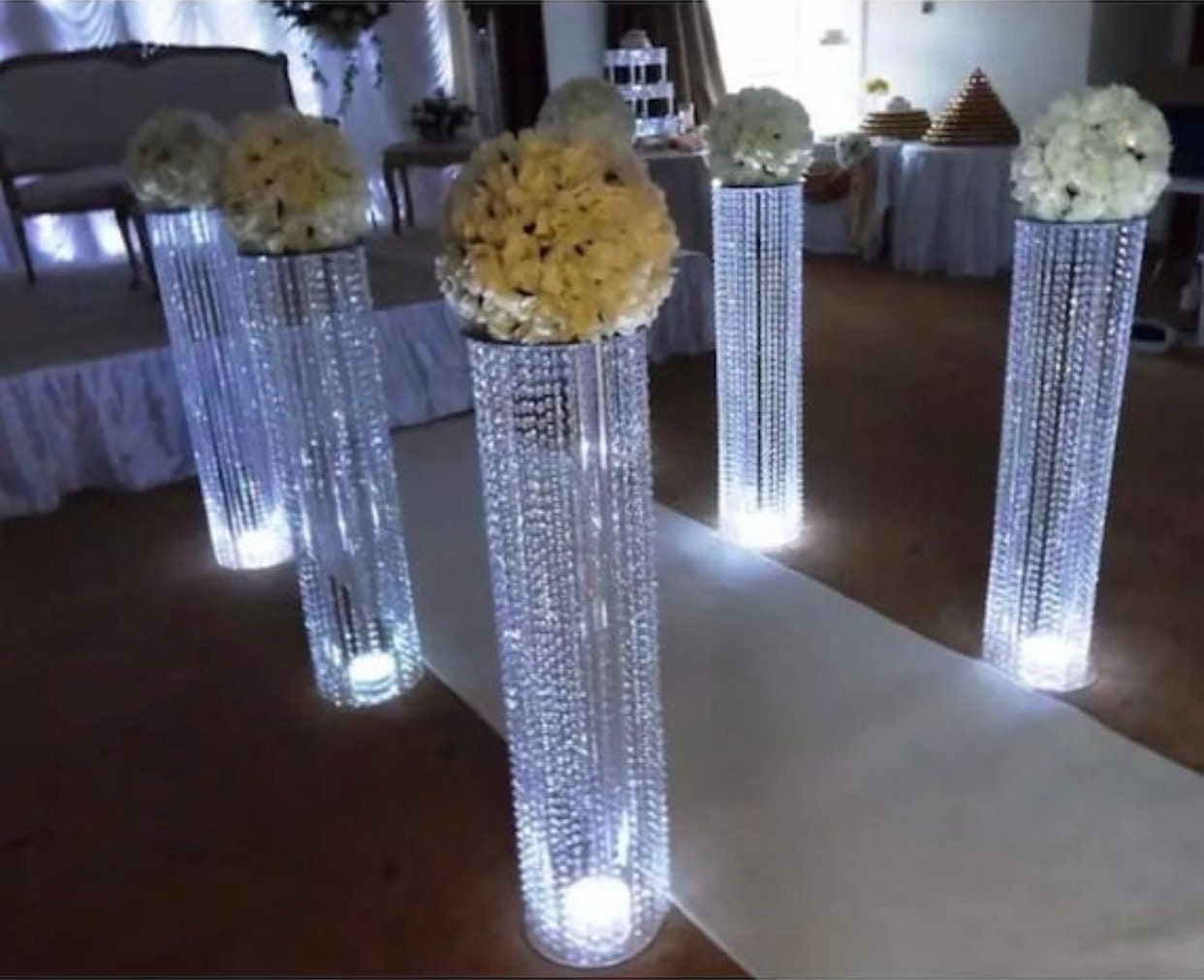 Mesa de cristal para bodas y eventos  Mesas de cristal, Estilos de boda,  Decoración de unas