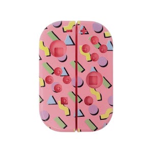 以下が含まれることがあります： ピンクのニンテンドースイッチコンソールスキンで、黄色、緑、青、紫の幾何学模様が施されています。